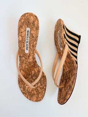 Manolo Blahnik PATWEDFAC Nude Patent Cork Thong Sandals Striped Raffia Wedge 38